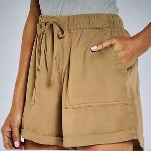 1034 Gap women's lyocell drawstring pull on tencel cuffed hem shorts